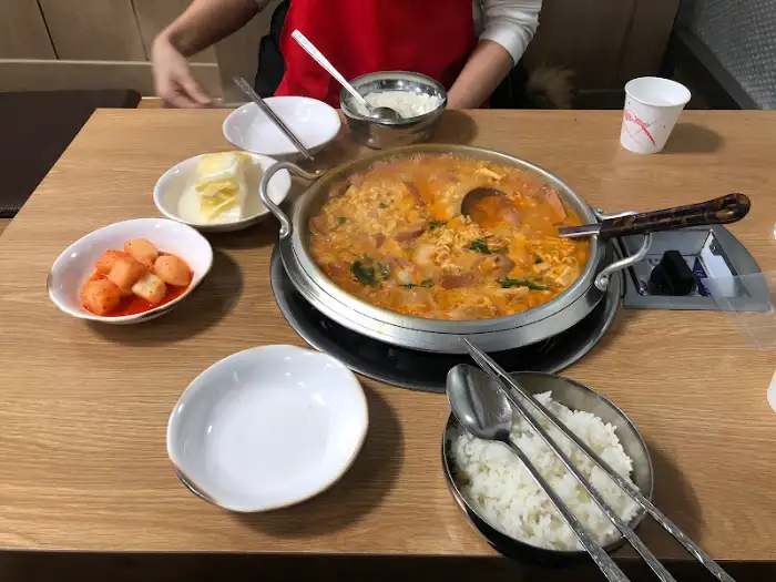미성식당 테이블 세팅