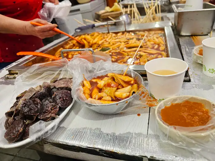 다양한 즉석 음식과 김밥
