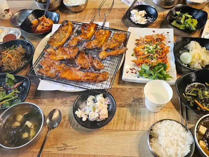 새재할매집 석쇠 구이와 반찬