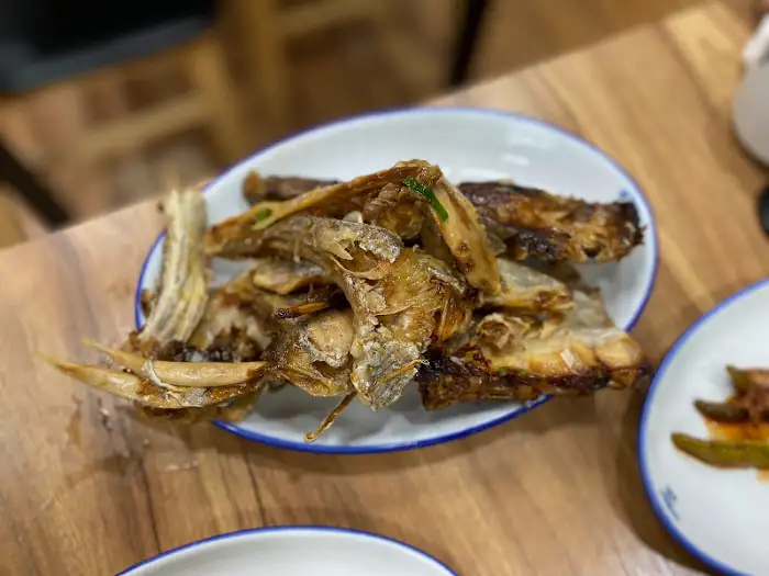 민어찜의 뼈와 살점