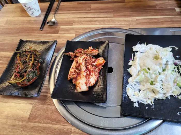 김치와 샐러드 근접샷