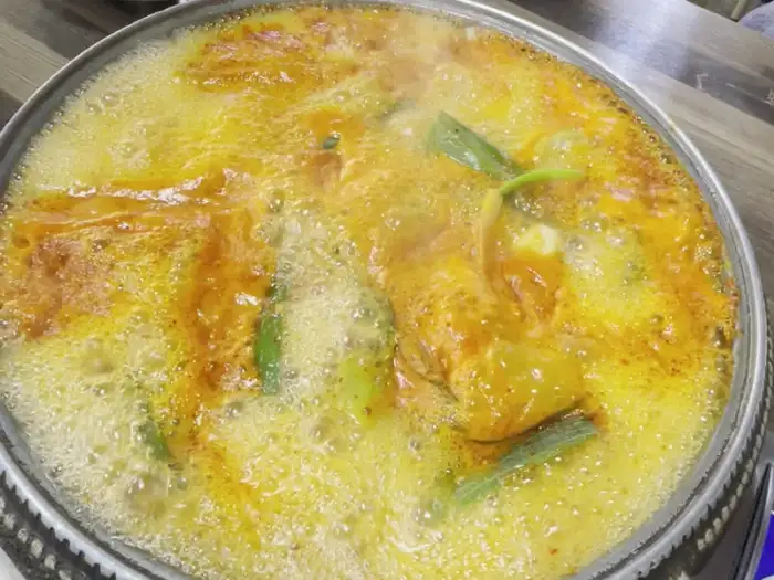 끓고 있는 촌돼지 짜글이