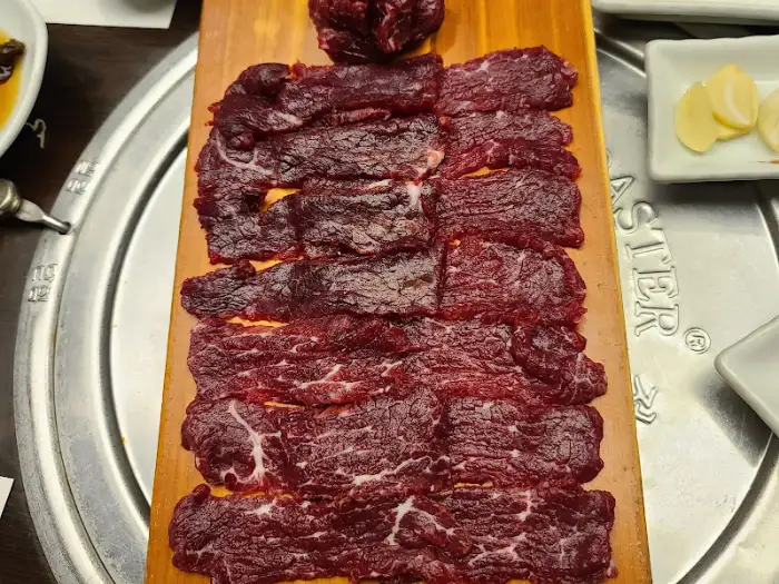 다양한 고기 메뉴 사진
