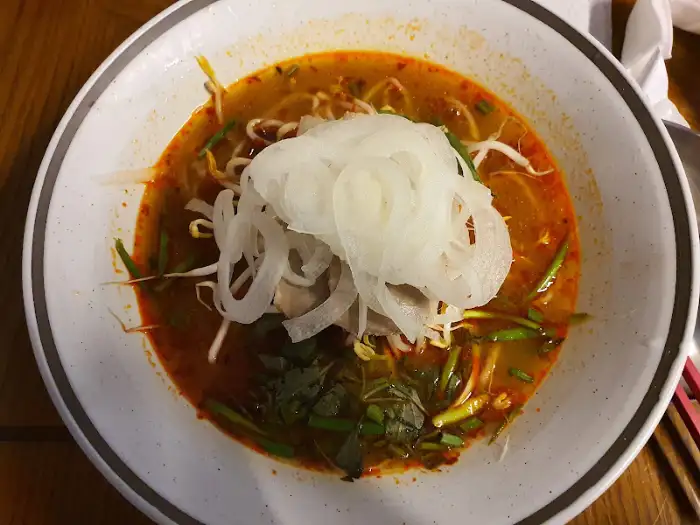 매콤한 쌀국수 한 그릇