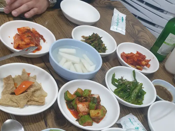 다양한 밑반찬들