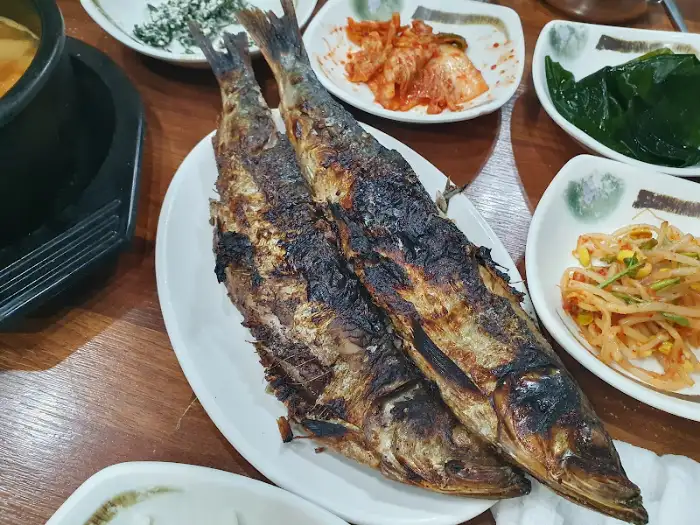 잘 구워진 생선구이