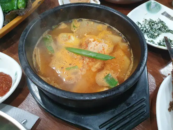 김이 모락모락 나는 매운탕