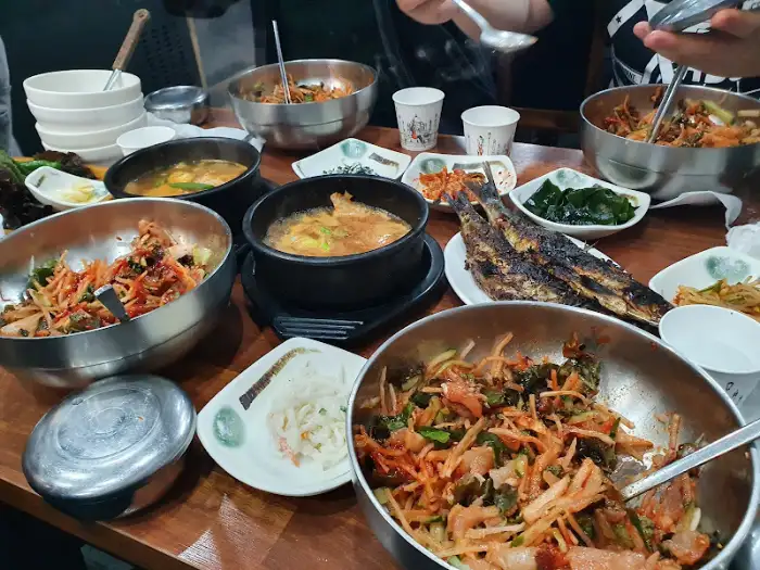 양념이 올려진 물회