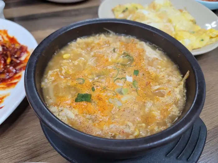 뜨끈한 조개 해장국