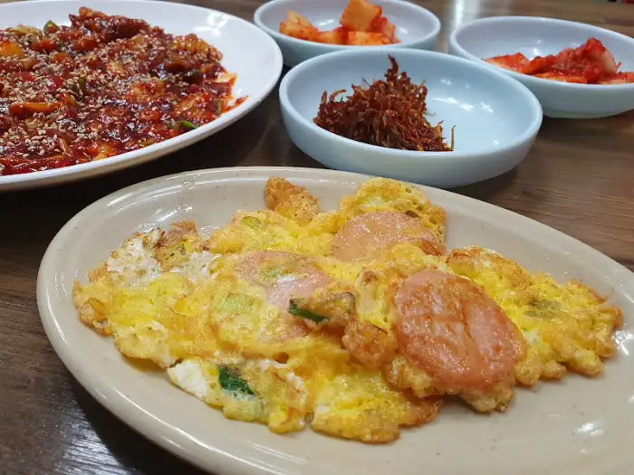 계란말이와 조개 해장국