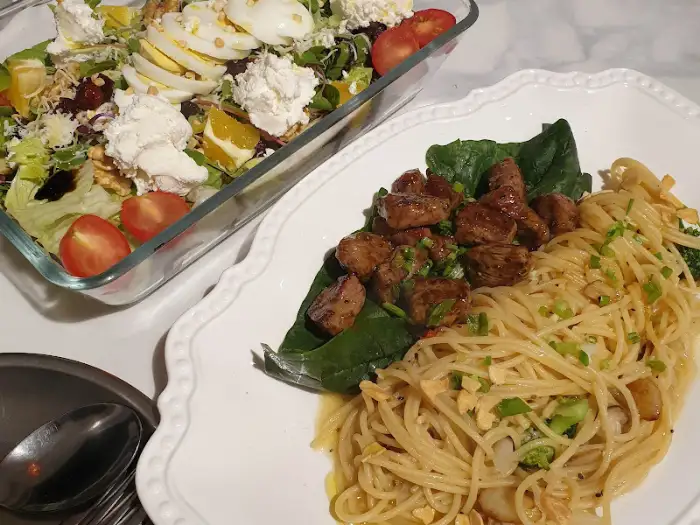바른양식당 스테이크 파스타와 샐러드