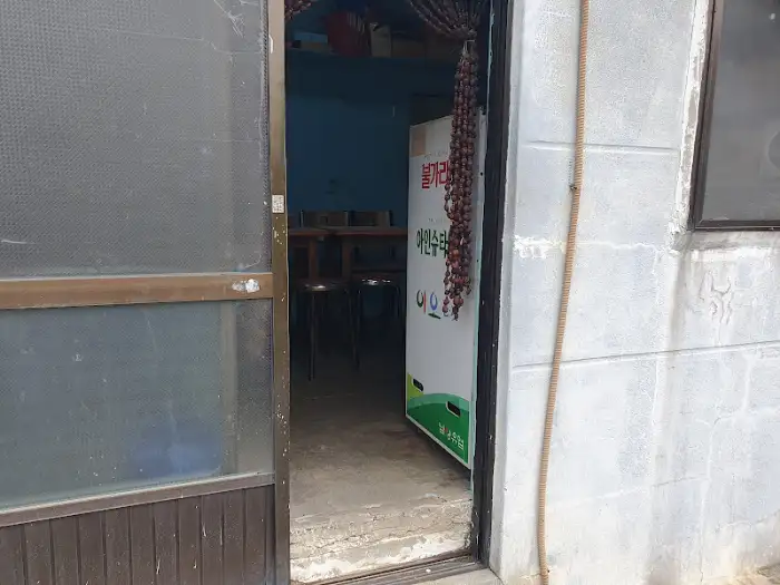 식당 내부 출입문