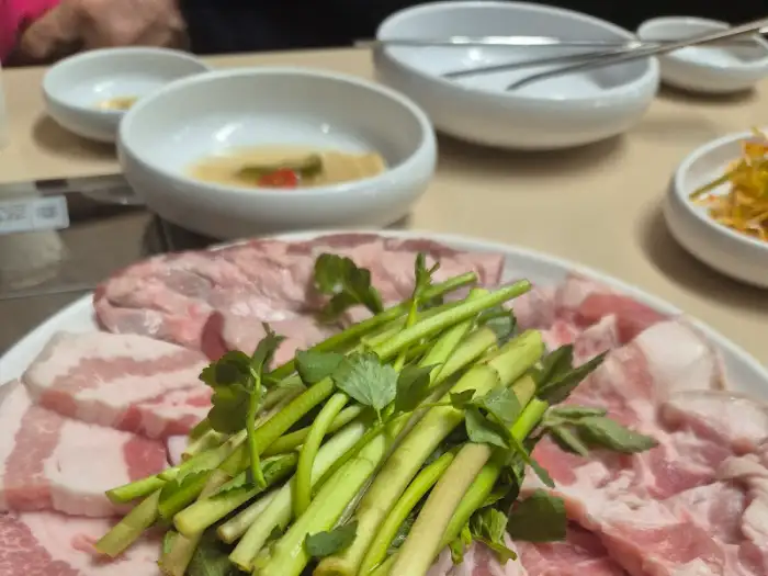 신선한 삼겹살과 야채