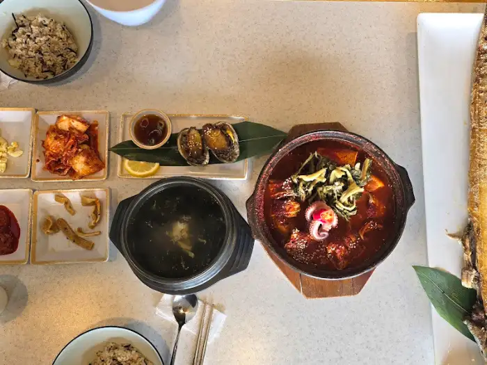 식탁 전체 모습