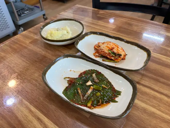 정갈하게 차려진 반찬들