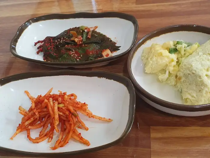 무생채와 깻잎 장아찌, 그리고 노란 계란찜