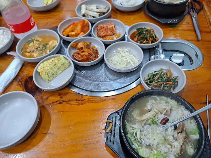 푸짐한 밑반찬 상차림