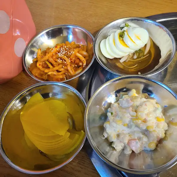 다양한 밑반찬 사진