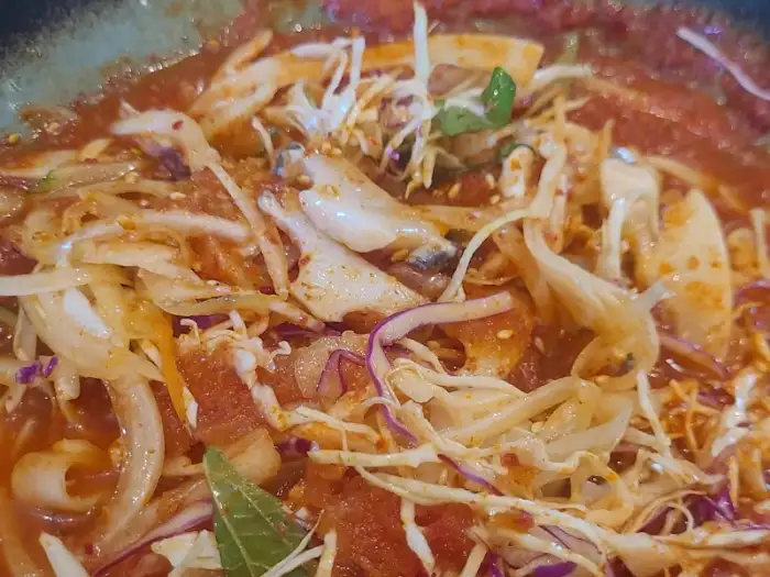 매콤한 비빔 국수