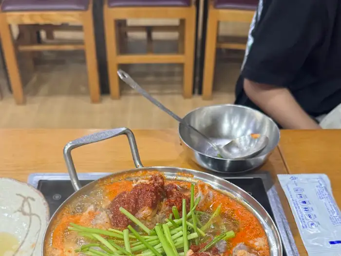 끓고 있는 복어 매운탕