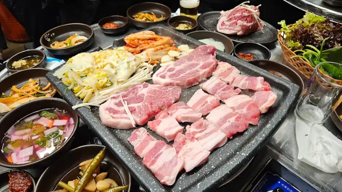 수육과 곁들임 메뉴