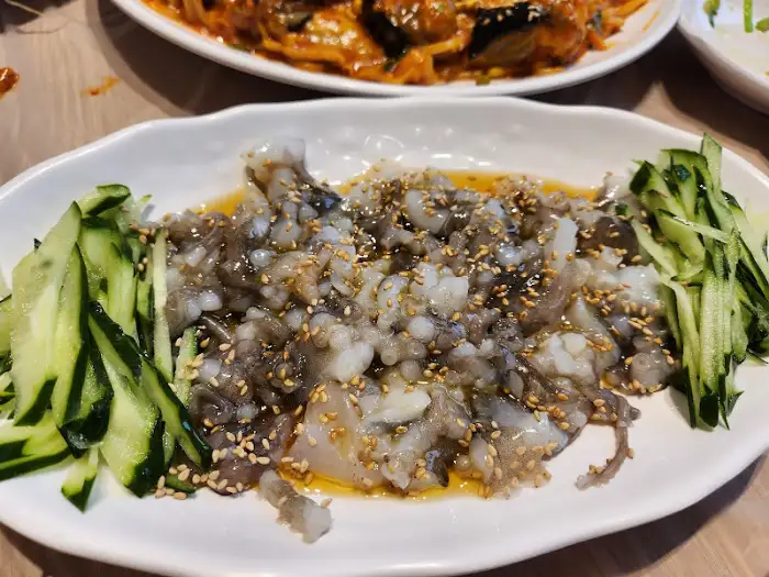 신선한 산낙지 요리의 모습