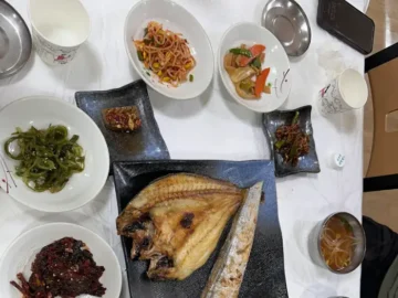오래된 시골집 밥상이 그리울 때, 이곳에 오면 만사형통! (어느 지역 밥집 이야기)