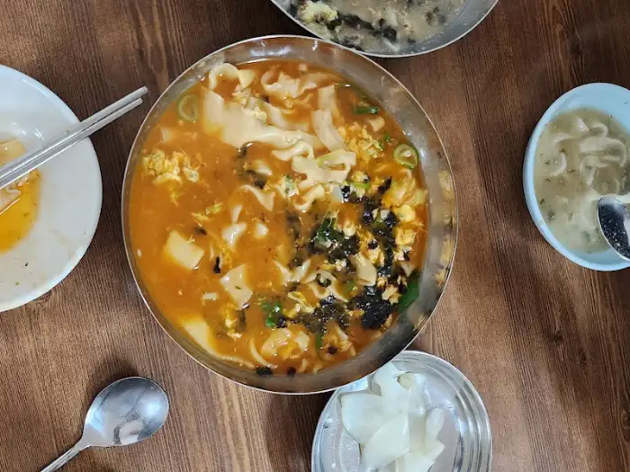 장칼국수와 반찬