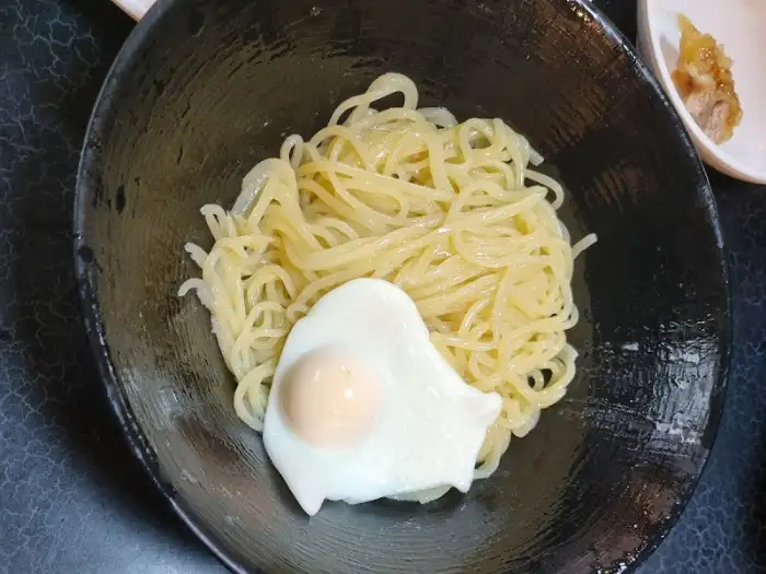 간짜장에 올라간 계란후라이