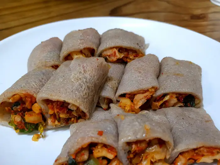 김치 속을 채운 메밀전