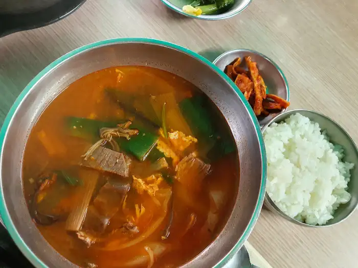 육개장 한 그릇과 밥, 김치