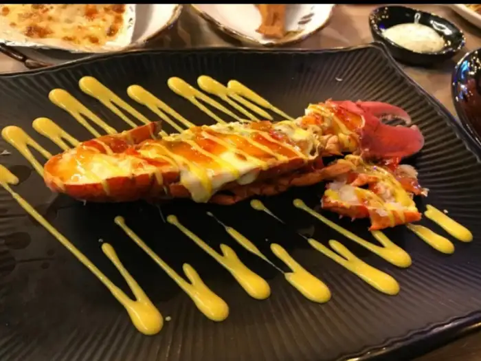 치즈를 곁들인 랍스터 요리