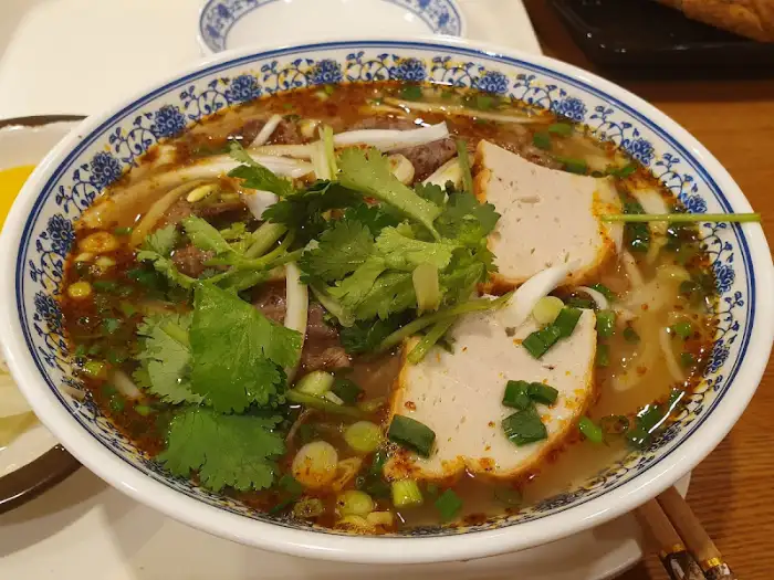 맛있는 쌀국수와 곁들임 메뉴