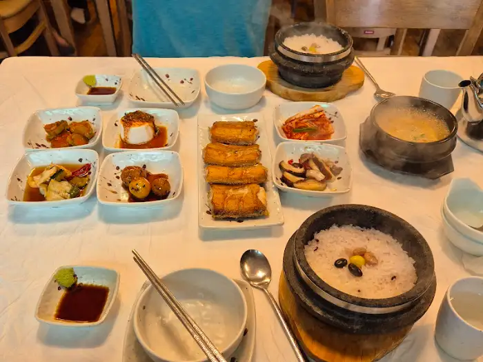정갈하게 차려진 한 상차림