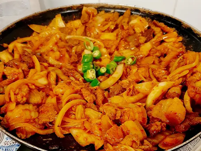 정통집 내부 테이블 세팅