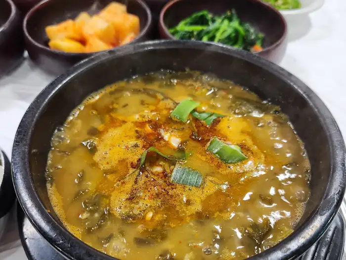 밥을 말아 먹는 추어탕