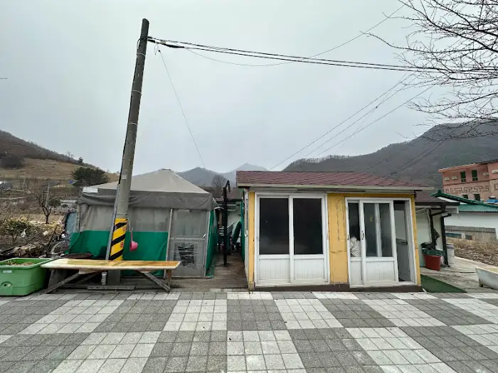 손집 막국수 내부 풍경