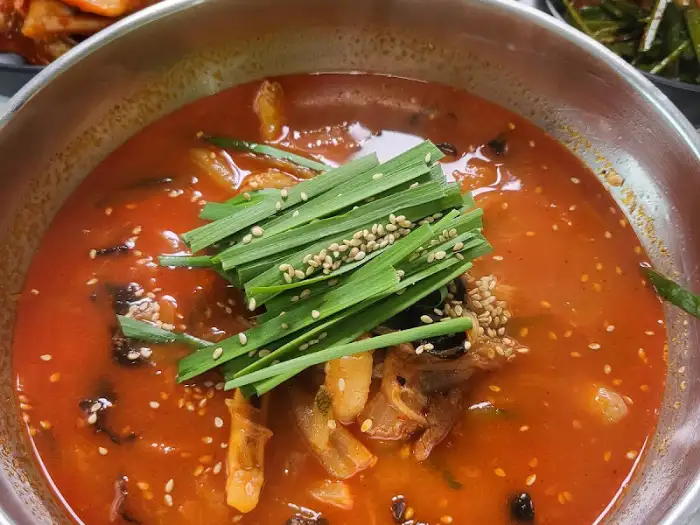 순두부와 건더기가 풍성한 짬뽕순두부밥 클로즈업