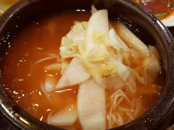 그릇에 담긴 시원한 냉면