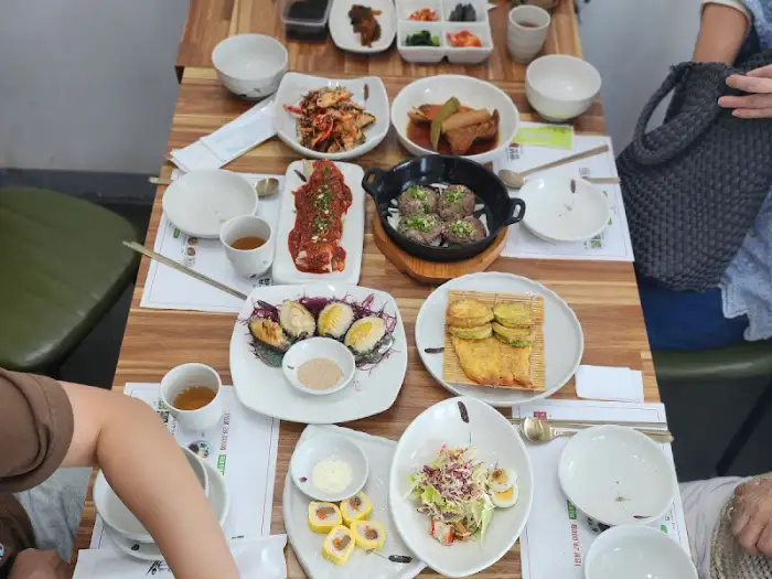 밥보 씨아전복 정읍본점 식탁 모습