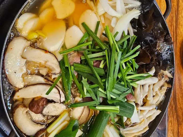 푸짐하고 신선한 재료의 두부전골