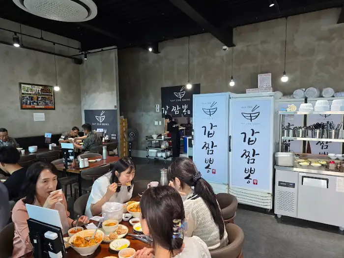 매장 내부 전경