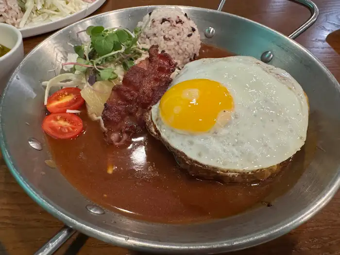 함박 스테이크와 곁들임