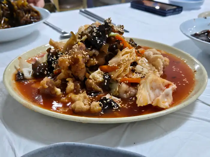 푸짐한 탕수육 접시 모습