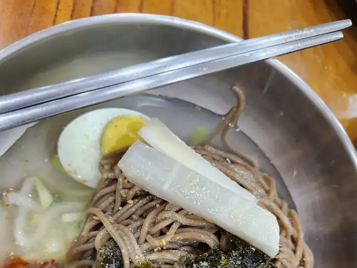 주문한 막국수 한 그릇