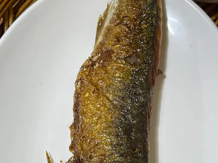 바삭하게 잘 구워진 고등어구이 사진