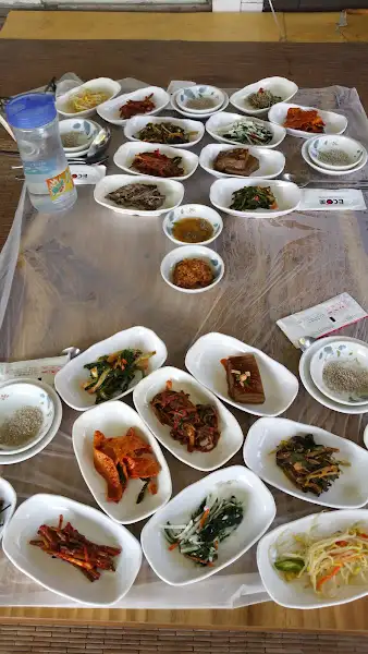 다양한 밑반찬 사진