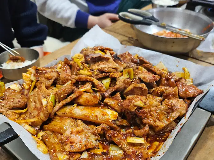 푸짐한 돼지불고기 한 접시