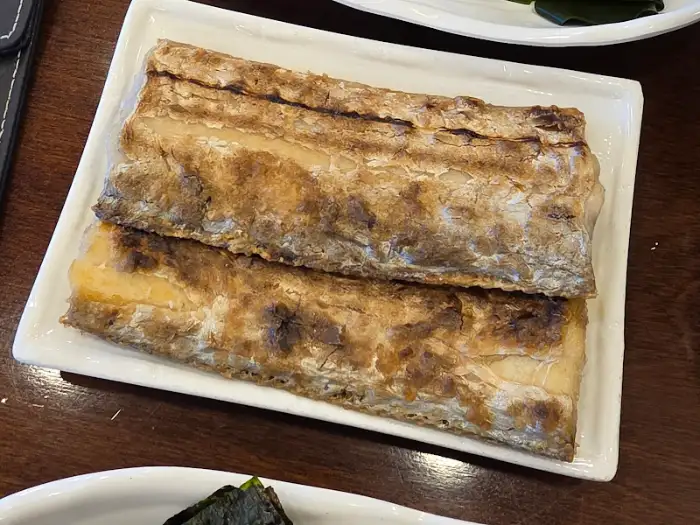 노릇하게 구워진 갈치구이