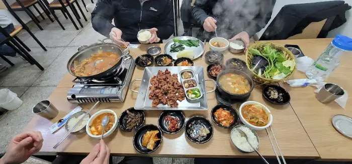 식탁 전체 모습